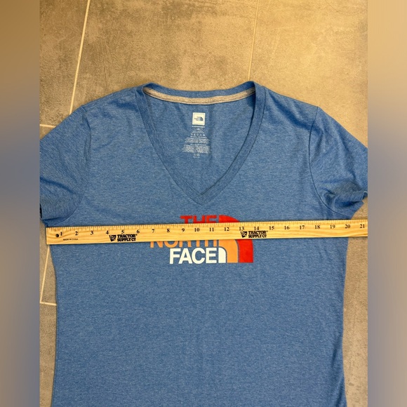 The North Face Half Dome SS V Neck Tee - Women's Large - Clear Lake Blue Heather - Picture 4 of 7
